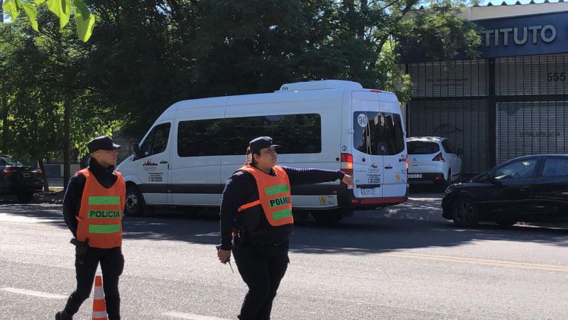 Otra vez aparecieron las combis para llevar a la gente a votar
